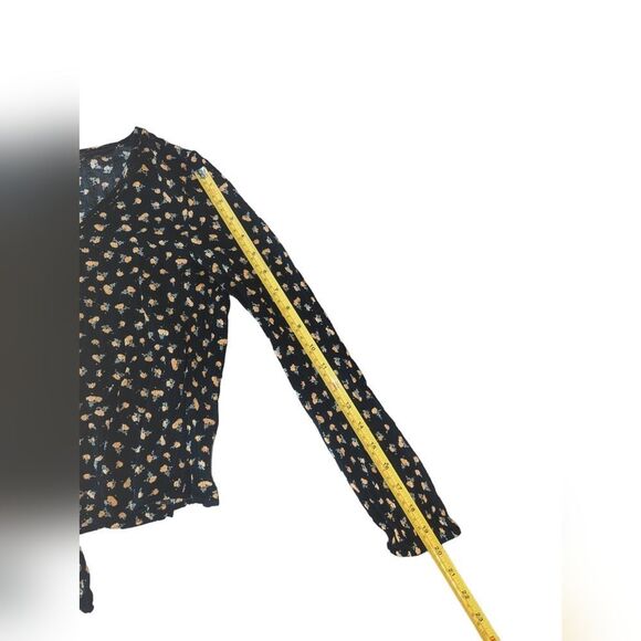 🛍️ Black & Yellow Floral Long Sleeve Button Up Shirt - Picture 3 of 6